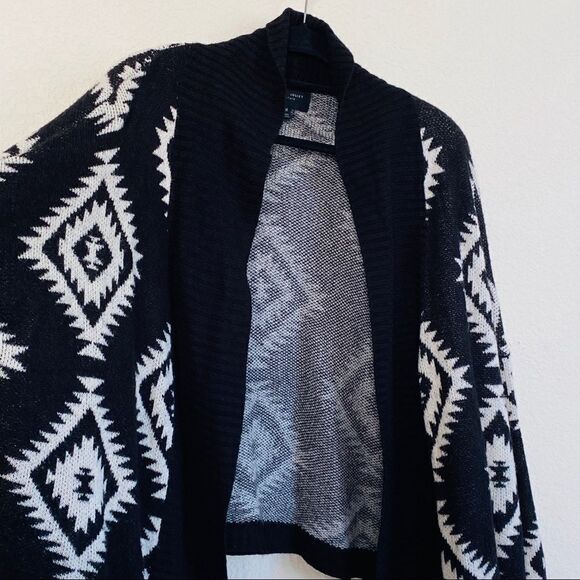 Romeo & Juliet Black White Southwest Tribal Print Open Style Cardigan Sz M - Picture 7 of 7